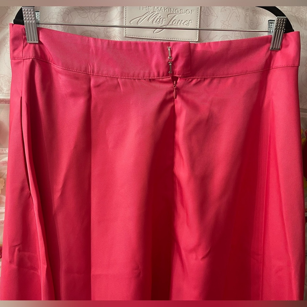 NWT Unique Vintage 1950s
Hot Pink High Waist
Vivian Swing Skirt - Picture 11 of 13